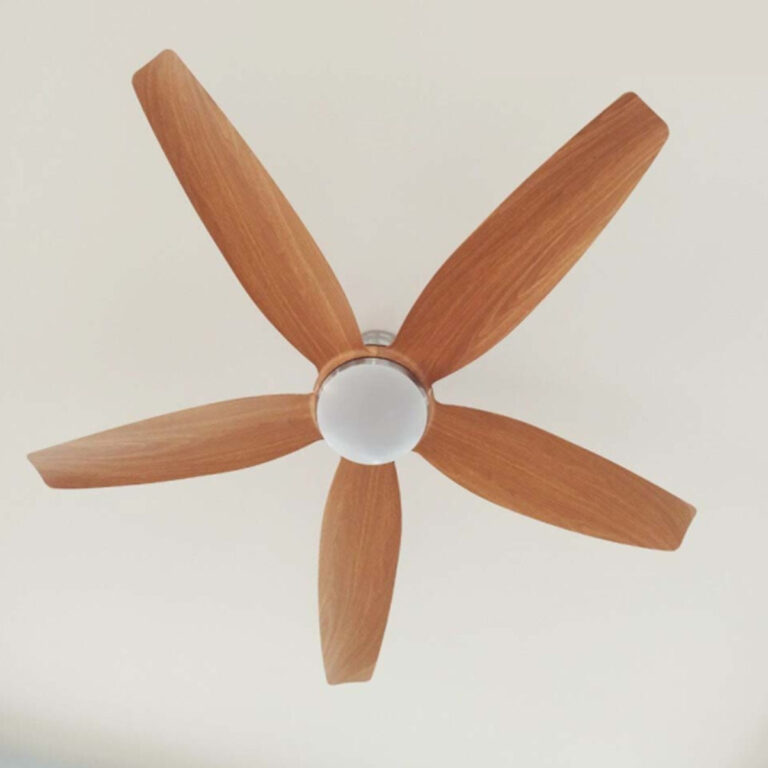 Quạt trần đèn Airfusion Akamani 12LB