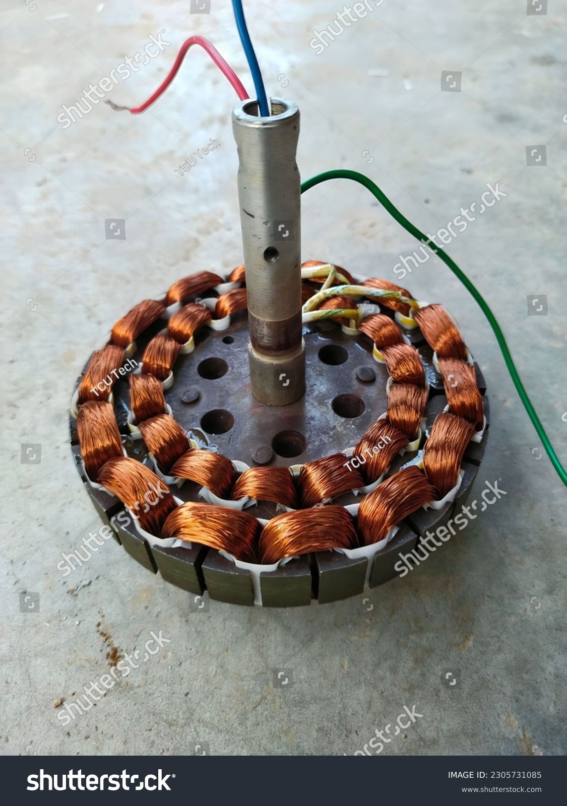 Kiểm tra cuộn dây motor đồng khi thực hiện bảo dưỡng quạt trần bền lâu