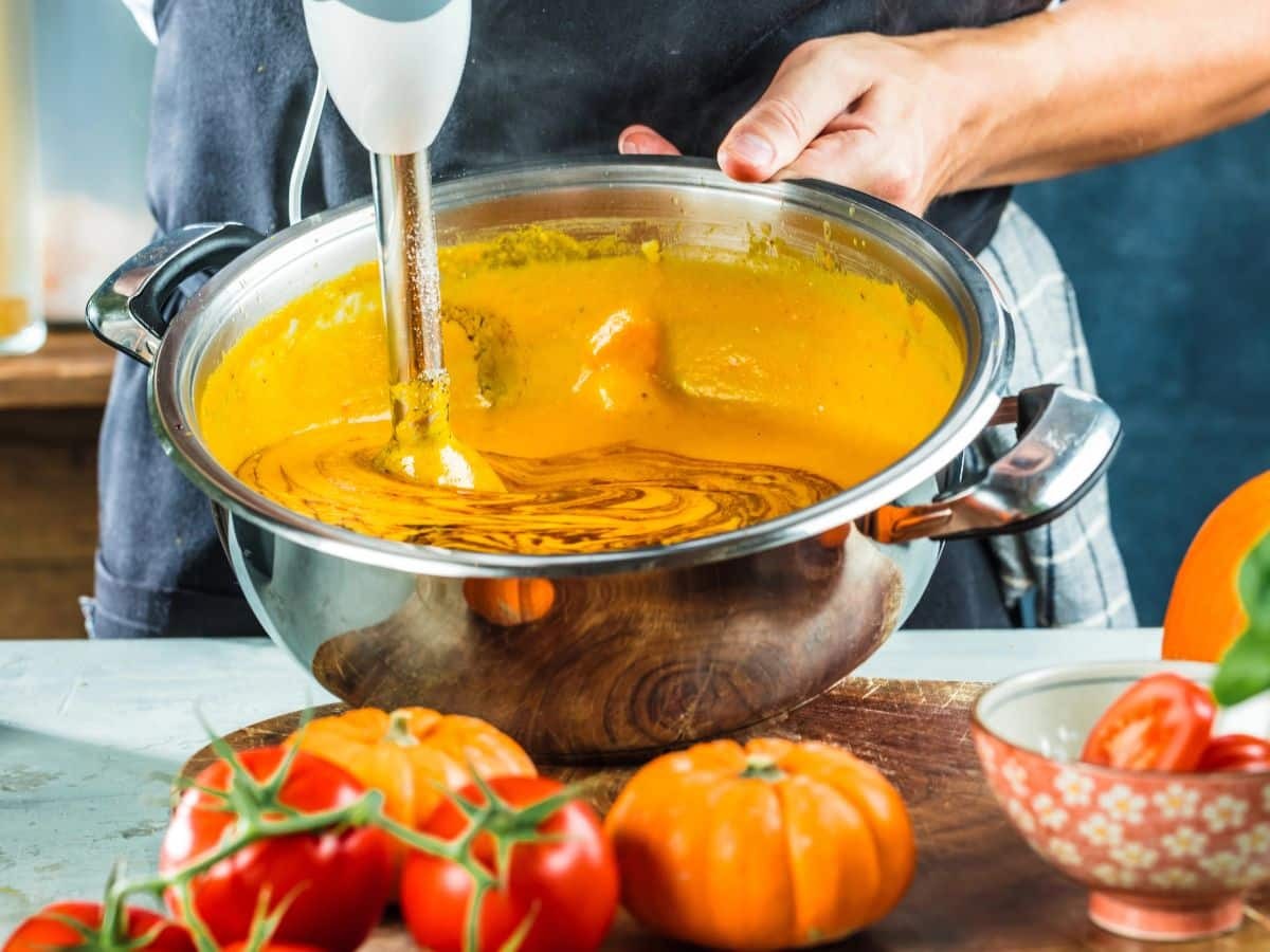 Công dụng máy xay cầm tay đa năng giúp xay nhuyễn cháo nóng trực tiếp trong nồi
