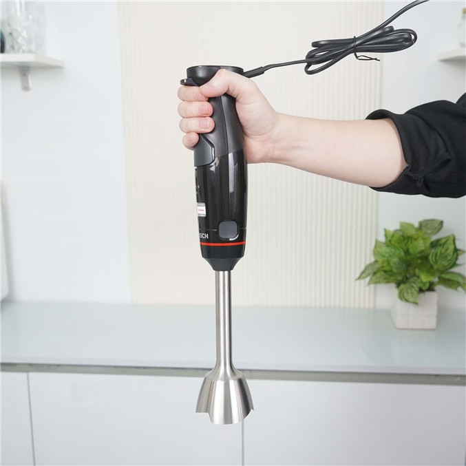 Thiết kế công thái học ErgoMaster của máy xay cầm tay Bosch MSM4B624 dễ cầm nắm