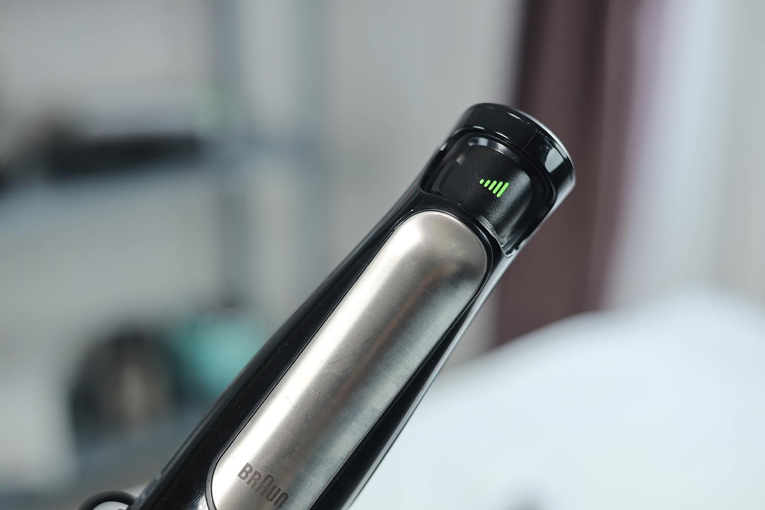 Các nút điều khiển thông minh và tay cầm chống trượt trên máy xay Braun