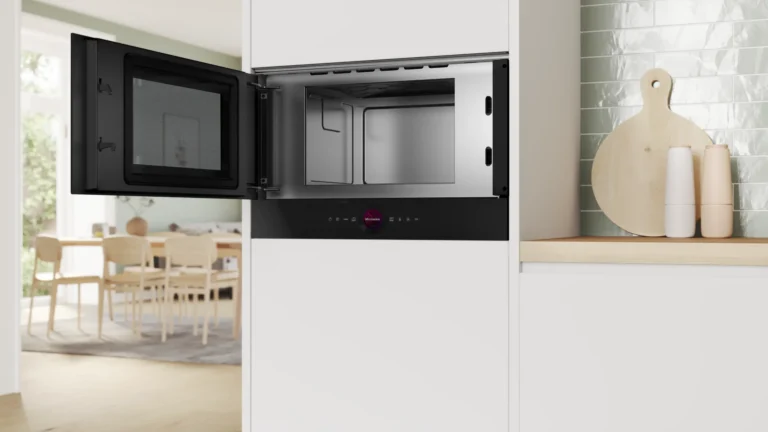 Lò vi sóng âm tủ Bosch BFL7221B1B